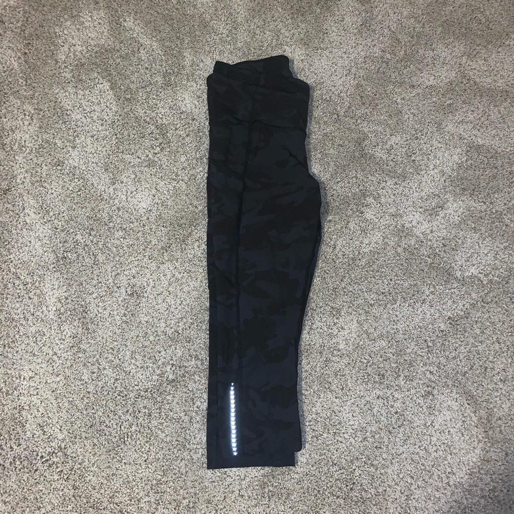Fast & Free Crop || 19” Nulux Size 8 Black Camo